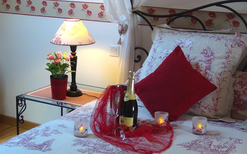 Le Clos Des Tilleuls La Vendelee Room photo